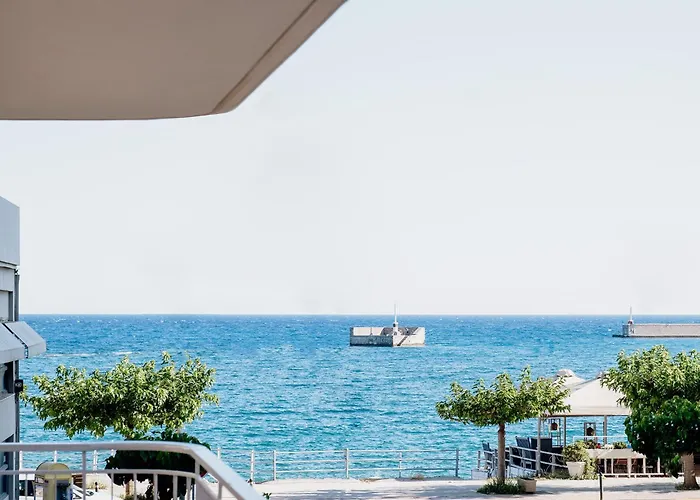 Πολυτελές Παραθαλάσσιο Διαμέρισμα Στη Καλαμάτα